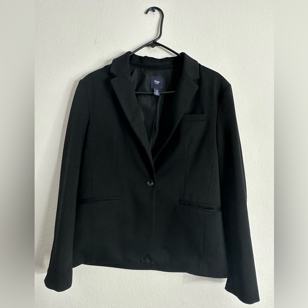 GAP Women’s Black Blazer With Long Sleeves and Front Pockets